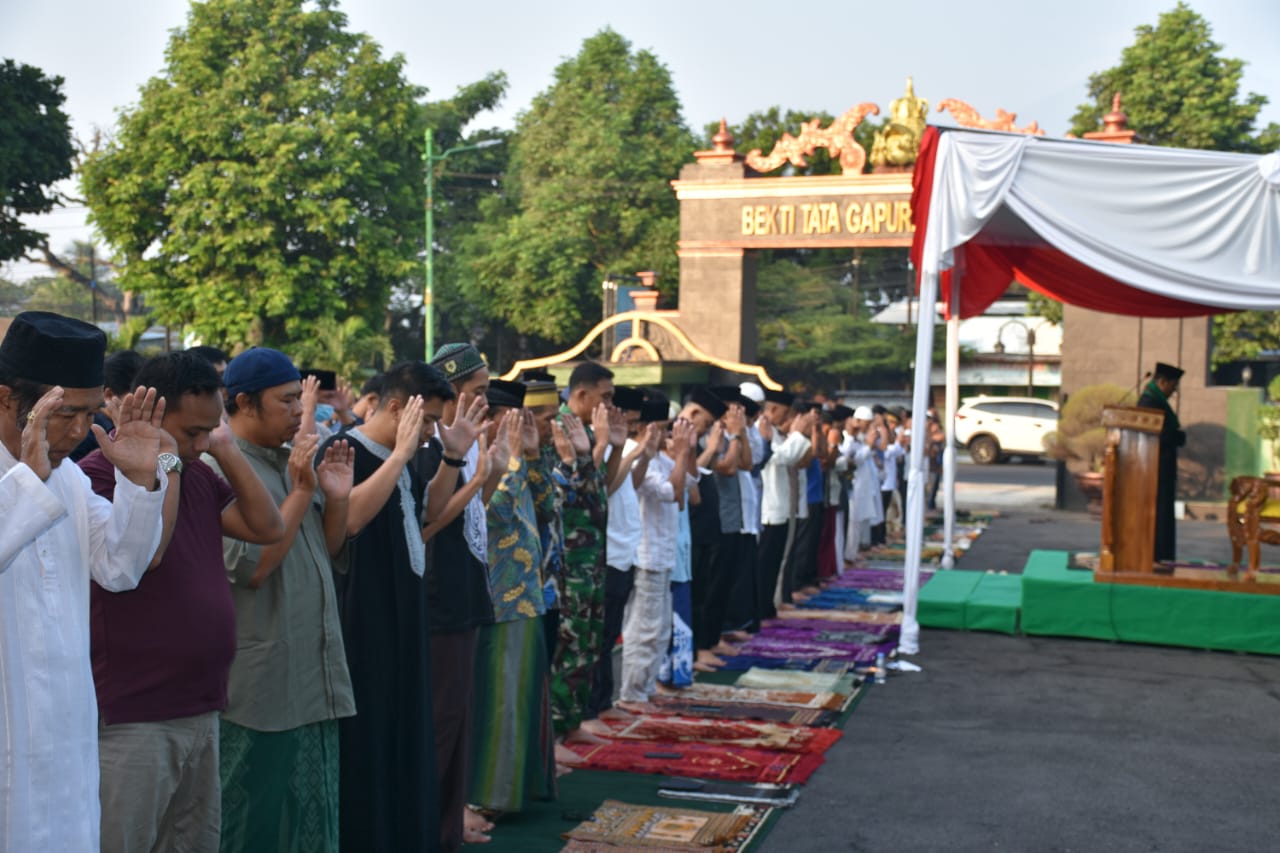 Korem 073/Makutarama Menggelar Sholat Idul Adha 1445 Hijriyah